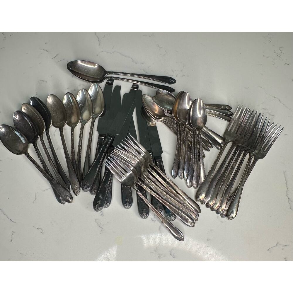 Rogers & Sons International Silver Flatware in Exquisite Pattern 1940s 43 pc